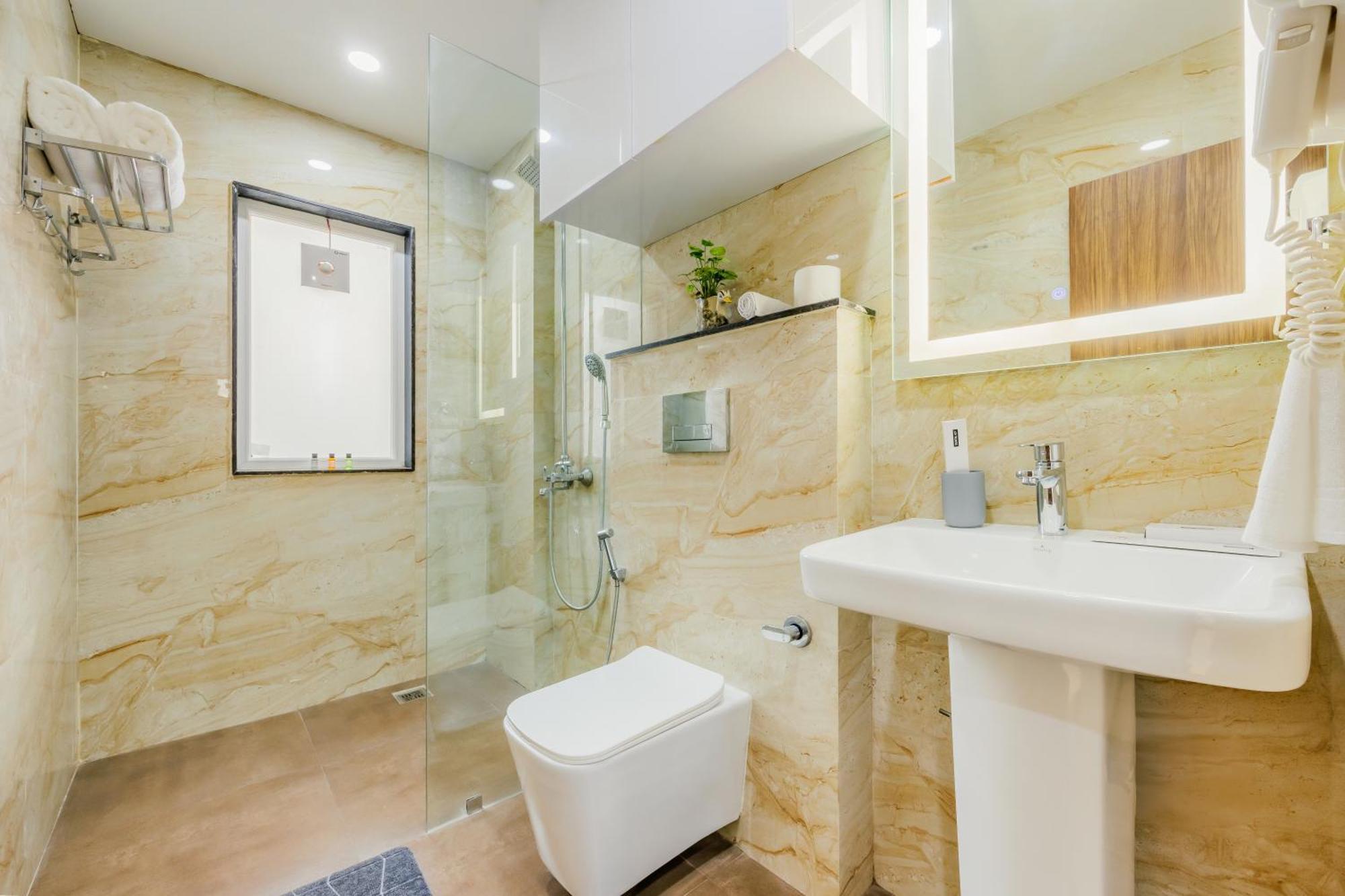 Kyomi Service Apartments คูร์เคาน์ ภายนอก รูปภาพ