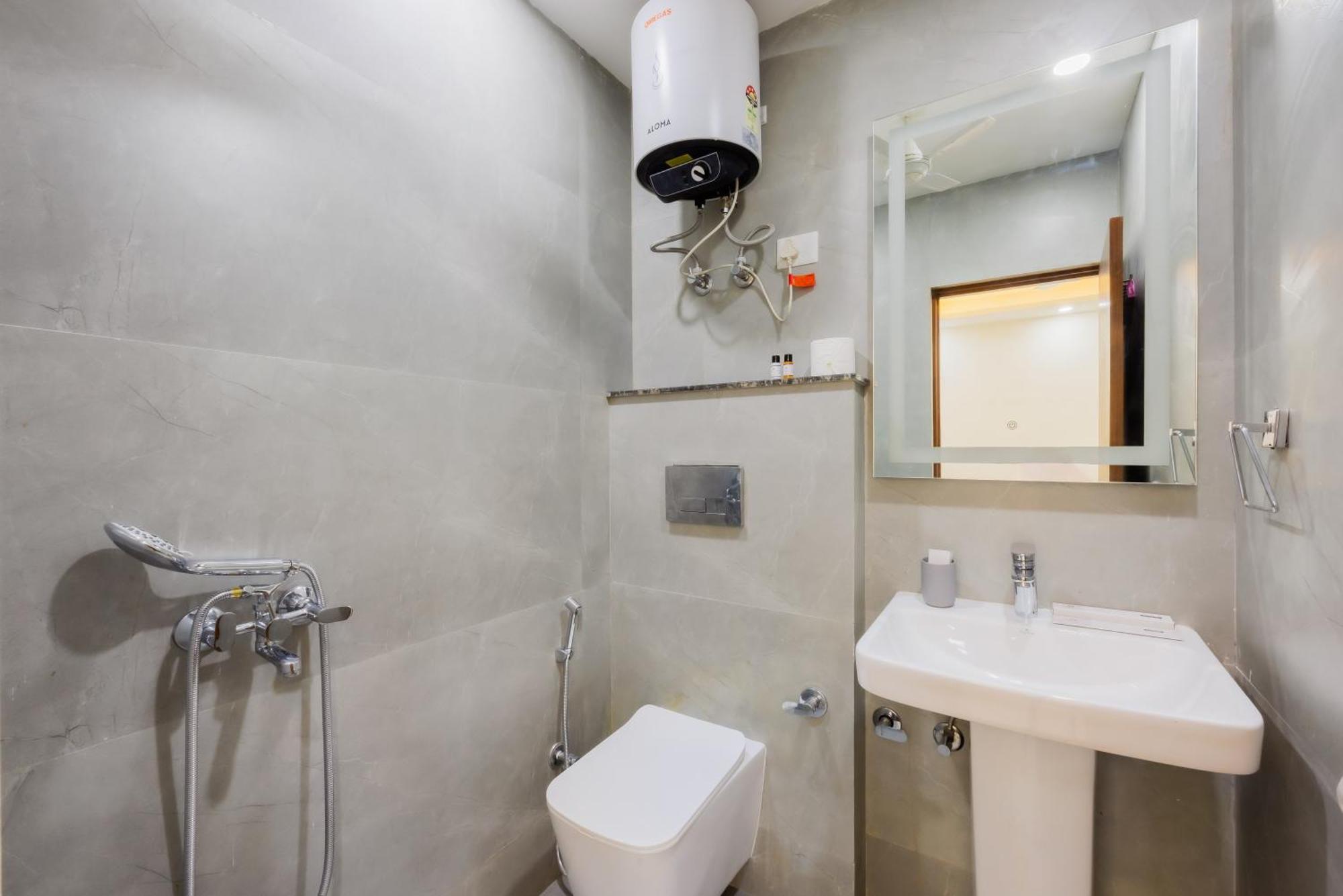 Kyomi Service Apartments คูร์เคาน์ ภายนอก รูปภาพ