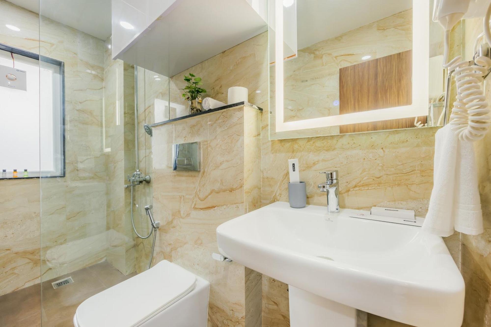 Kyomi Service Apartments คูร์เคาน์ ภายนอก รูปภาพ