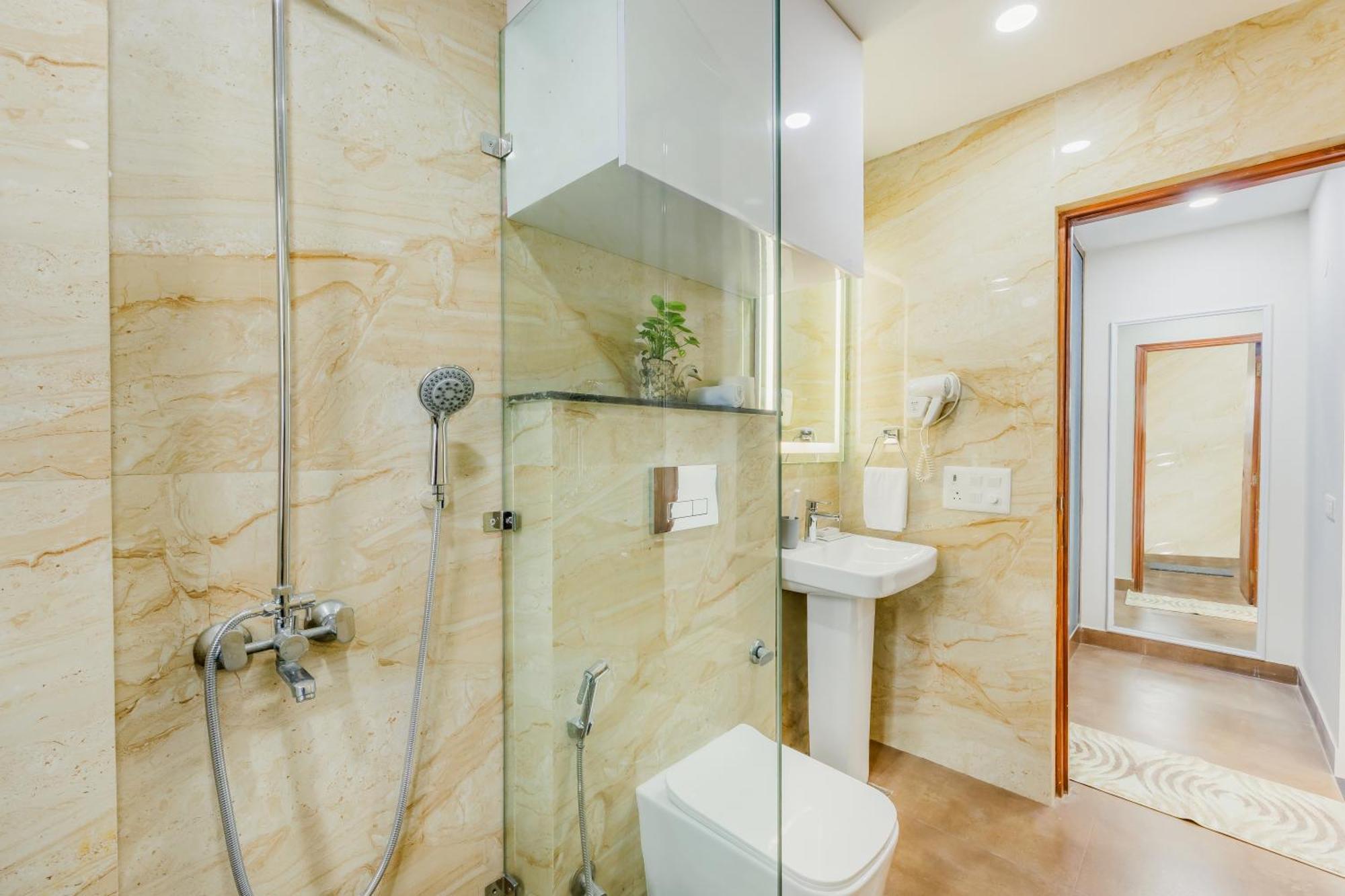 Kyomi Service Apartments คูร์เคาน์ ภายนอก รูปภาพ