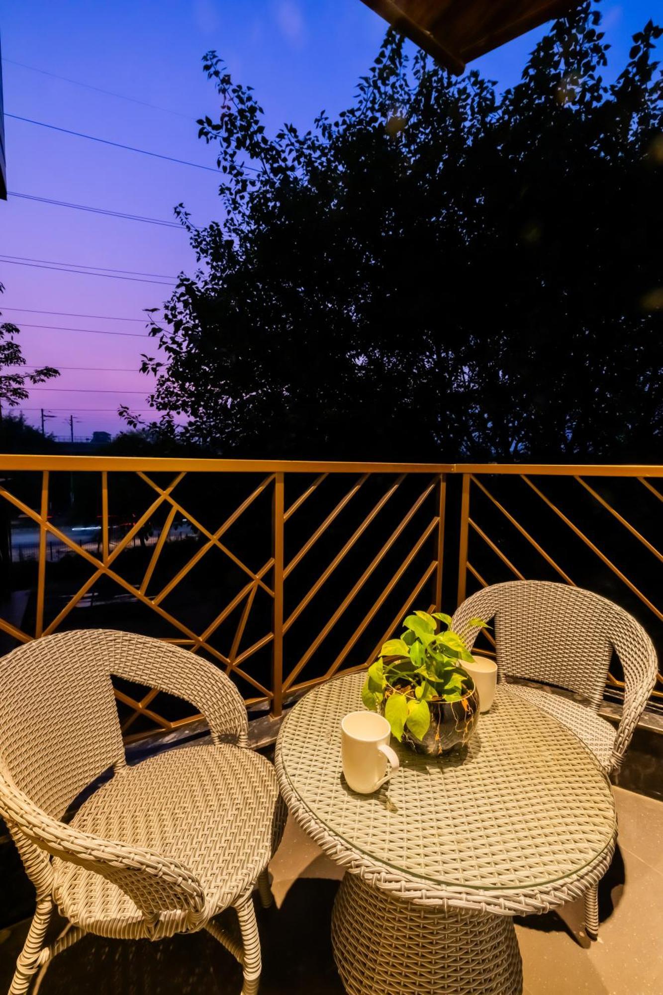 Kyomi Service Apartments คูร์เคาน์ ภายนอก รูปภาพ